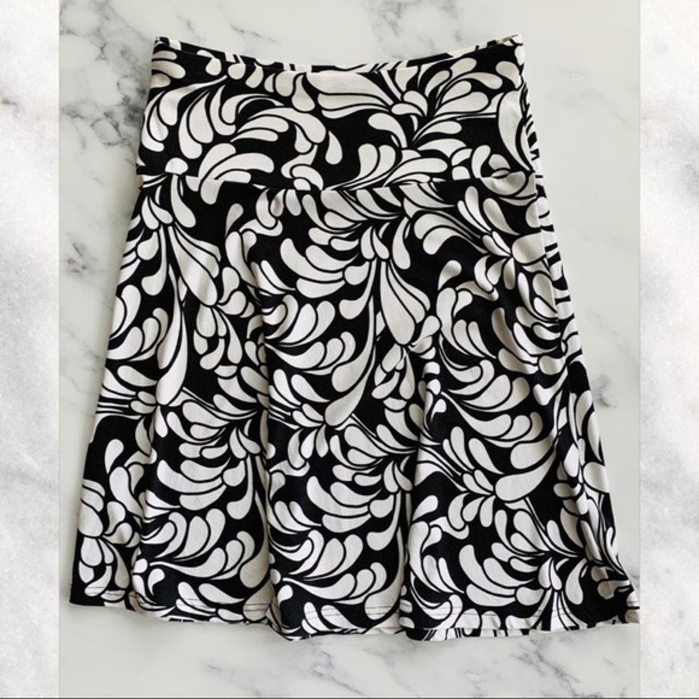 H&M Black & White Pattern Stretchy Soft Skirt